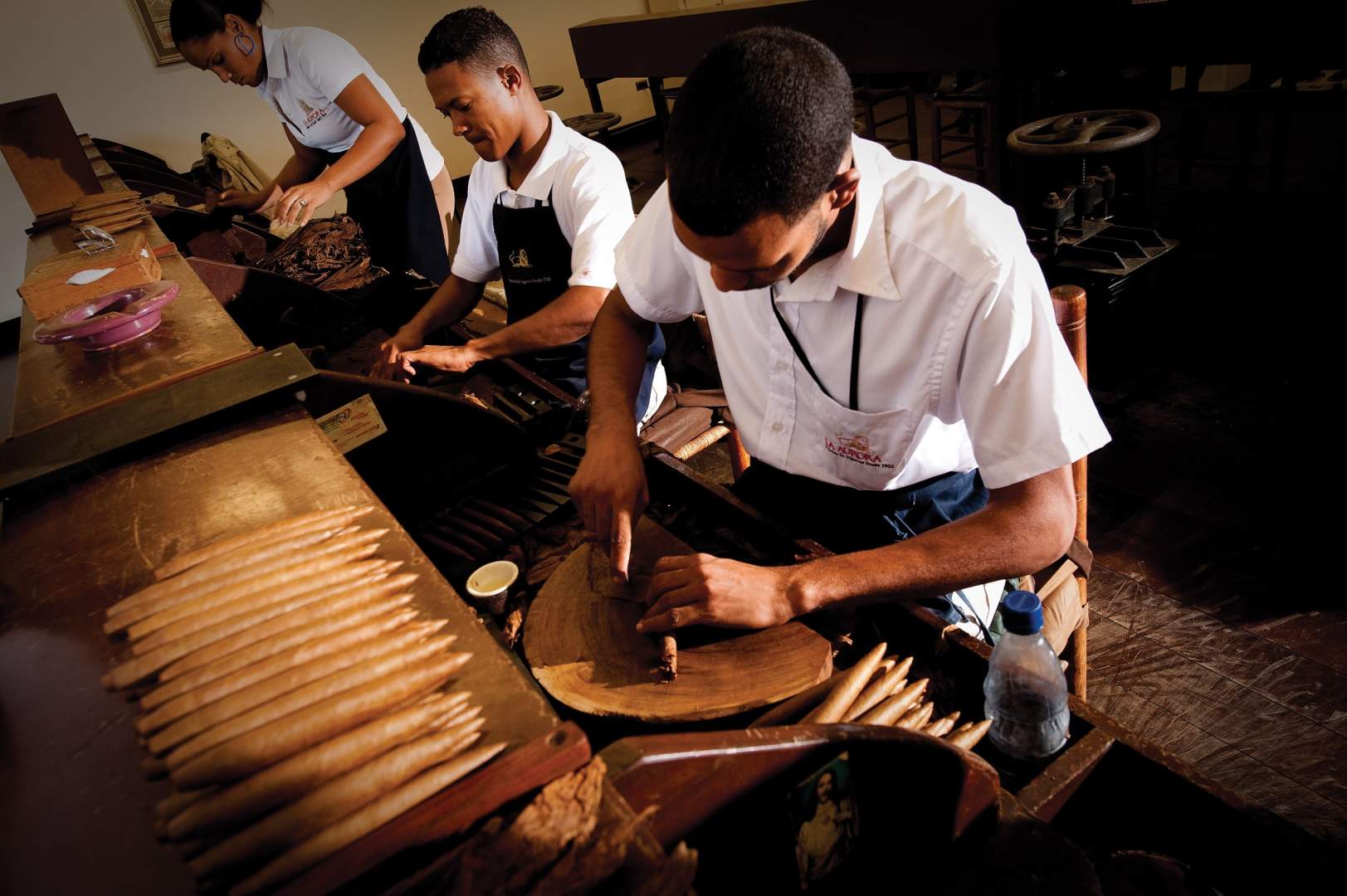 Take a cigar you rolled home as a souvenir from the cigar factory or enjoy it on the patio of the authentic tobacco farm