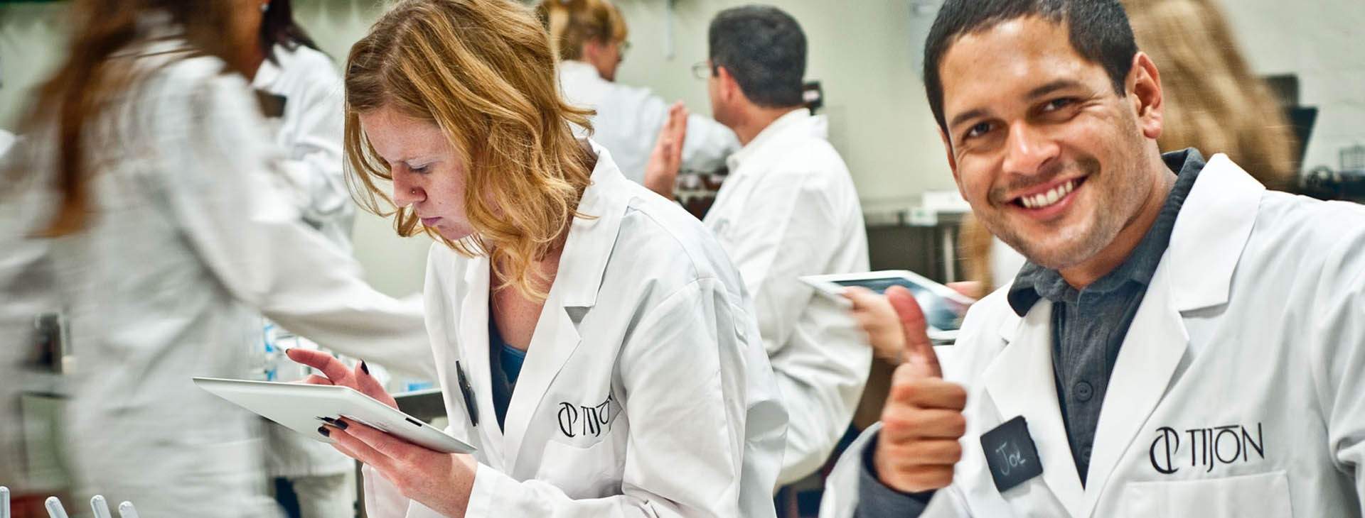 Create your signature scent with the guidance of expert perfumologists