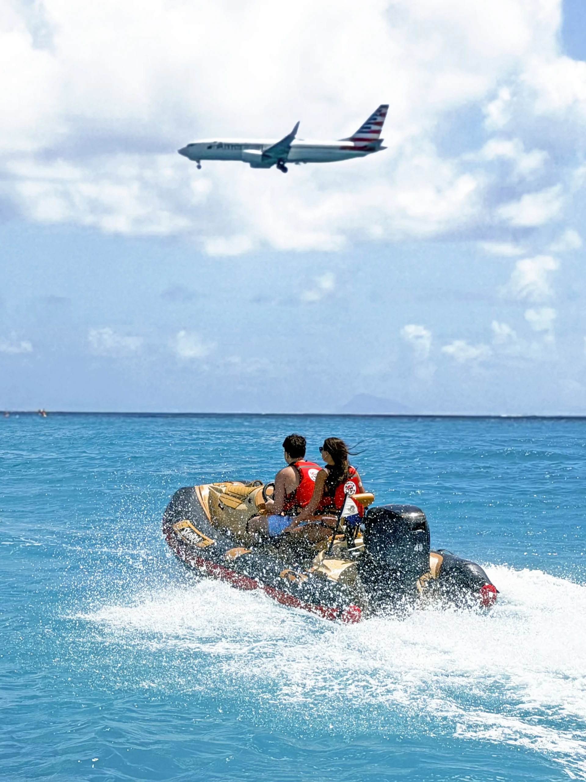 Yoho Pirates with a plane landing over Maho Beach