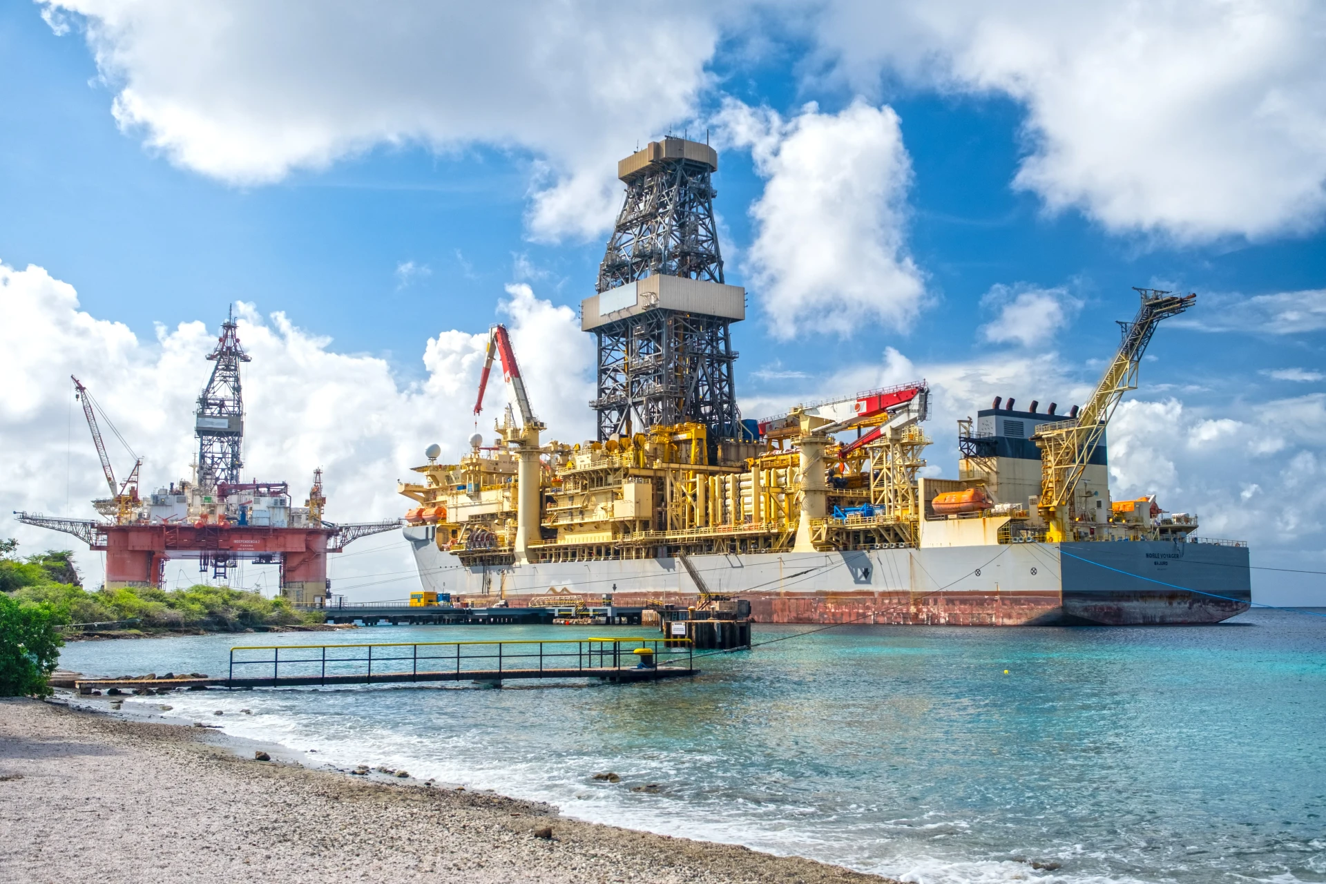 Oil rig platform at Caracas Bay